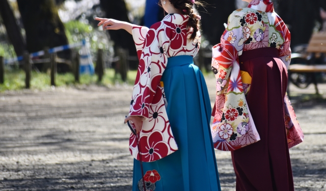 成人式で袴の女性はおかしい？服装の割合や選ぶ際の注意点について